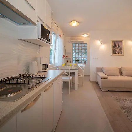 Karla Apartament Solin