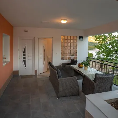 Apartament Karla *