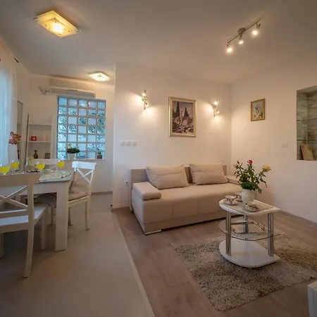 Karla Apartament *